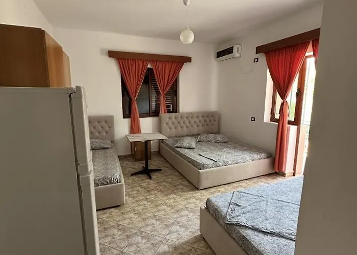 Kulla Bakaj 酒店 *