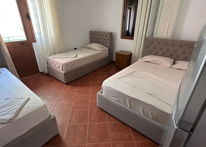 ホテル Kulla Bakaj *